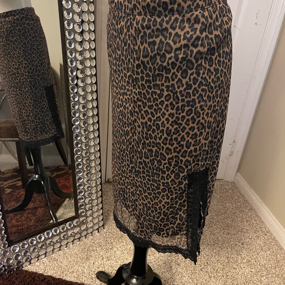 Cheetah skirt with lace - Picture 4 of 4